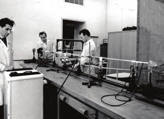 Ion I Agarbiceanu in laboratorul laserilor